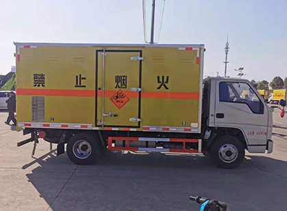 胡市镇爆破器材运输车