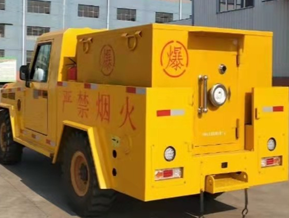 胡市镇凯龙爆破器材运输车：保障爆破任务的安全运行